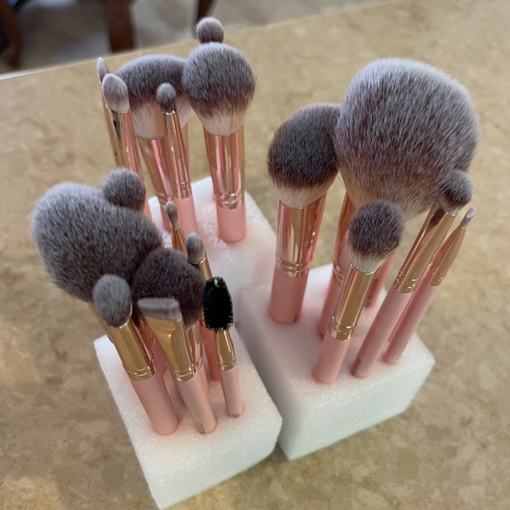 🎉H-P🎉 MAKEUP COSMETIC BRUSHES Pink Rose Gold Assortment of 22 Very Nice & New